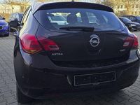 Gebraucht Opel Astra Design Edition 110 PS (80 kW) 2012 Braun Limousine