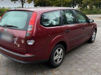 Gebraucht Ford Focus Ambiente 101 PS (74 kW) 2005 Rot Kombi