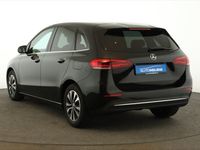 Gebraucht Mercedes B180 Style 116 PS (85 kW) 2022 Kosmosschwarz  metalliclack Kleinwagen