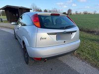 Gebraucht Ford Focus Trend 116 PS (85 kW) 1999 Silber Kleinwagen