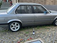 Gebraucht BMW 325 192 PS (141 kW) 1988 Silber Limousine