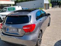 Gebraucht Mercedes A180 122 PS (89 kW) 2015 Grau Kleinwagen