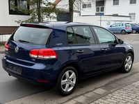 Gebraucht VW Golf VI Team 105 PS (77 kW) 2010 Blau Kleinwagen