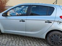Gebraucht Hyundai i20 83 PS (61 kW) 2014 Silber Kleinwagen
