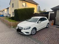 Gebraucht Mercedes A180 122 PS (89 kW) 2013 Weiß Kleinwagen