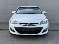 Gebraucht Opel Astra 101 PS (74 kW) 2012 Schneeweiss/summitwhite/arctic Kleinwagen