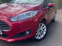 Gebraucht Ford Fiesta Titanium 101 PS (74 kW) 2016 Rot Kleinwagen