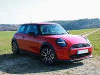 Nieuw Mini Cooper 114 kW (156 PK) 2025 Rood Hatchback