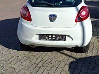 Gebraucht Ford Ka Ambiente 69 PS (50 kW) 2014 Weiß Kleinwagen