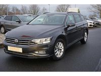 Gebraucht VW Passat 150 PS (110 kW) 2022 Grau Kombi