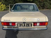 Gebraucht Mercedes E230 136 PS (100 kW) 1983 Gelb Limousine