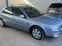 Usado Ford Mondeo Ghia 131 CV (96 kW) 2004 Azul Berlina