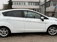 Gebraucht Ford Fiesta Titanium 95 PS (69 kW) 2015 Weiß Limousine