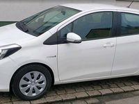 Gebraucht Toyota Yaris Hybrid 75 PS (55 kW) 2013 Weiß Kleinwagen