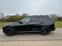 Neu BMW X7 M Sport 352 PS (258 kW) 2025 Schwarz SUV