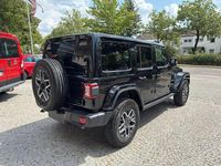 Neu Jeep Wrangler Sahara 272 PS (200 kW) 2025 Schwarz SUV