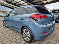 Gebraucht Hyundai i20 90 PS (66 kW) 2017 Blau Limousine