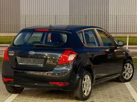 Gebraucht Kia Ceed 109 PS (80 kW) 2010 Schwarz Kleinwagen