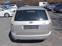 Usado Ford Focus Style 101 CV (74 kW) 2008 Plateado Familiar