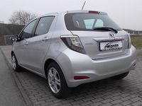 Gebraucht Toyota Yaris Hybrid 75 PS (55 kW) 2013 Silver metallic Kleinwagen