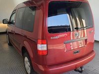 Gebraucht VW Caddy Team 105 PS (77 kW) 2010 Rot Van / Kleinbus