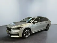 Używany Skoda Superb Selection 150 KM (110 kW) 2025 Srebrny Kombi
