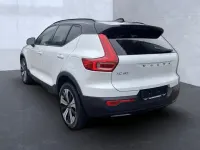 Gebraucht Volvo XC40 Plus 185 kW (252 PS) 2023 Crystal white (metallic) SUV