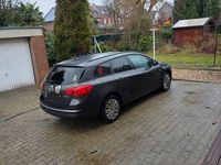 Gebraucht Opel Astra Edition 101 PS (74 kW) 2012 Andere farben Kombi