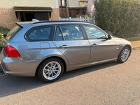 Gebraucht BMW 318 143 PS (105 kW) 2012 Grau Kombi