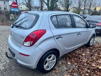 Gebraucht Hyundai i20 Edition 86 PS (63 kW) 2014 Silber Kleinwagen