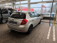 Gebraucht Kia Ceed Basis 109 PS (80 kW) 2008 Silber Kleinwagen