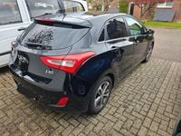 Gebraucht Hyundai i30 101 PS (74 kW) 2016 Schwarz Limousine