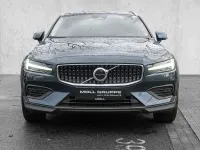 Gebraucht Volvo V60 CC Plus 197 PS (144 kW) 2024 Denim blue / metallic Kombi