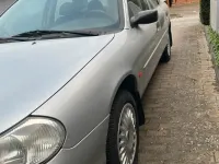 Usado Ford Mondeo 115 CV (84 kW) 1999 Plateado Berlina