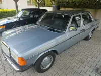 Gebraucht Mercedes E230 136 PS (100 kW) 1981 Blau Limousine