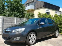 Gebraucht Opel Astra 140 PS (102 kW) 2011 Grau Limousine