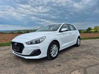 Gebraucht Hyundai i30 Select 99 PS (72 kW) 2018 Weiß Limousine