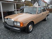 Gebraucht Mercedes E280 145 PS (106 kW) 1977 Beige Limousine