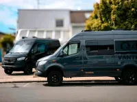 Używany Mercedes Sprinter 190 KM (139 kW) 2025 Czarny Van