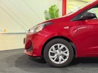 Gebraucht Hyundai i10 Classic 67 PS (49 kW) 2017 Rot Kleinwagen