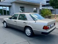 Gebraucht Mercedes E260 160 PS (117 kW) 1990 Silber Limousine