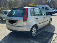 Gebraucht Ford Fiesta 80 PS (58 kW) 2002 Silber Kleinwagen