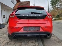 Gebraucht Volvo V40 Momentum 150 PS (110 kW) 2019 Rot Limousine