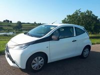 Gebraucht Toyota Aygo 69 PS (50 kW) 2017 Weiß Kleinwagen