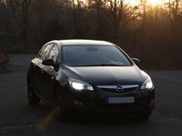 Second-hand Opel Astra Edition 140 CP (102 kW) 2012 Negru Berlinǎ