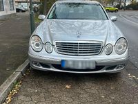 Gebraucht Mercedes E240 177 PS (130 kW) 2003 Silber Limousine