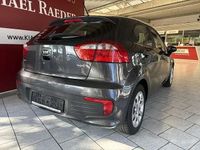 Second-hand Kia Rio 84 CP (61 kW) 2016 Gri Berlinǎ
