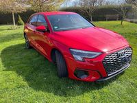 Gebraucht Audi A3 Ambiente 150 PS (110 kW) 2021 Rot Limousine