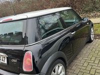 Begagnad Mini ONE 90 HK (66 kW) 2003 Svart Halvkombi