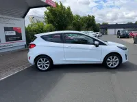 Gebraucht Ford Fiesta Cool & Connect 75 PS (55 kW) 2022 Weiß Kleinwagen